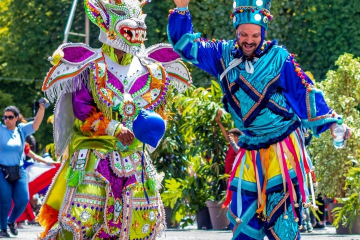 Carnavaleros en Paris